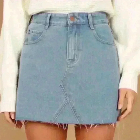 NWT Petal And Pup Denim Kenny Mid Blue Skirt Size Large Mini Pockets Stretch - Picture 1 of 6